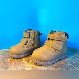 Tan Toddler Boots size 5. Have side zipper and Velcro straps